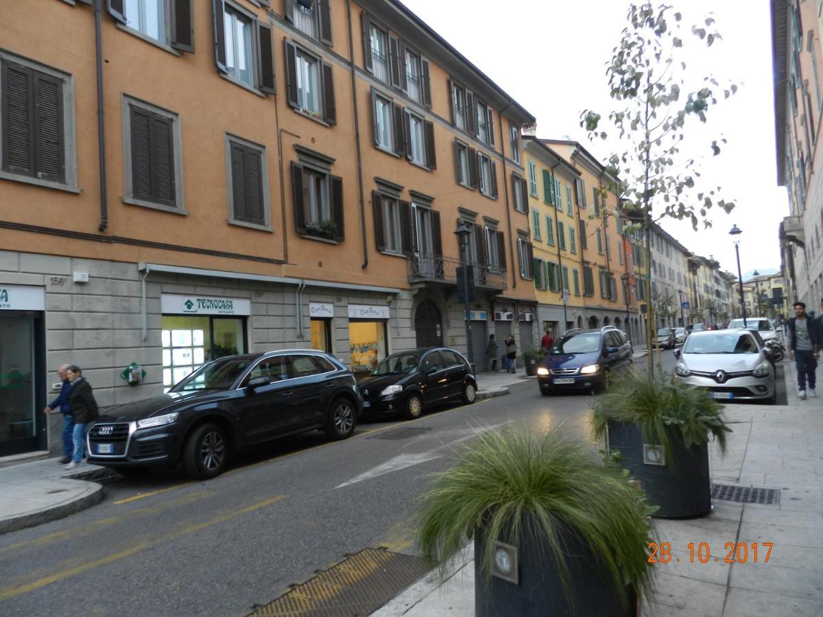 Cosy Central Flat Bergamo Bagian luar foto